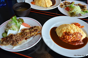 オムライスとくじらカツ - 7億円のメニューがあるお店！？でオムライスを食べる