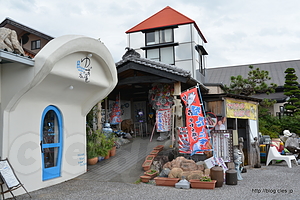 ネコバス？？？？ - 7億円のメニューがあるお店！？でオムライスを食べる