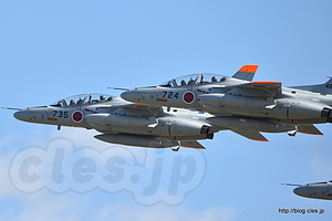 航空総隊司令部飛行隊 T-4（46-5724, 56-5735） - 入間航空祭 2014 に出撃（飛行点検隊～第2輸送航空隊編）