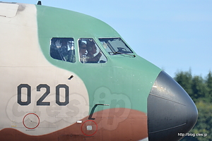 着陸した C-1 - 入間航空祭 2014 に出撃（飛行点検隊～第2輸送航空隊編）