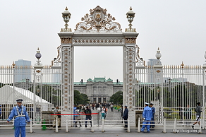 正門 - 年に３日間だけの迎賓館の前庭公開 2014