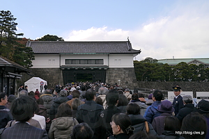 坂下門 - 秋季皇居乾通り一般公開は大混雑