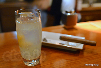 ユズノンアルカクテルと葉巻 - 八重洲の Bar Ocean でしっとりと忘年会を