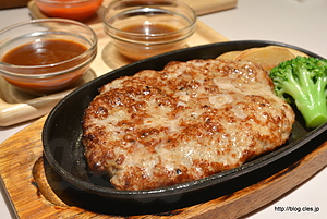 メガ BIG ハンバーグ 400g - ディーズ ハピネスで 400g ハンバーグ