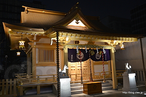 福徳神社 - 日本橋のビルの間に鎮座する神社
