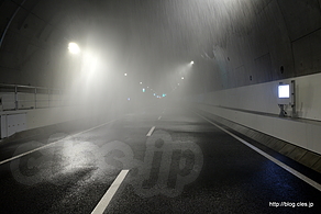 水噴霧展示（放水中） - 山手トンネル内にある設備