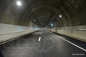 フォトスポットのさらに奥は - 山手トンネルウォークにいってきた