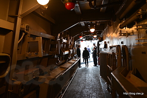 USS Mustin DDG-89 内部通路 - CFAY Spring Festival 2015 でミサイル駆逐艦を見学