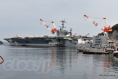 USS George Washington CVN-73 - CFAY Spring Festival 2015 でミサイル駆逐艦を見学