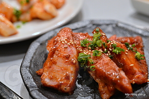 SUNカルビ　爆辛マヨネーズ - ゴングの鳴る焼肉店「金網デスマッチ 焼肉 SUN」