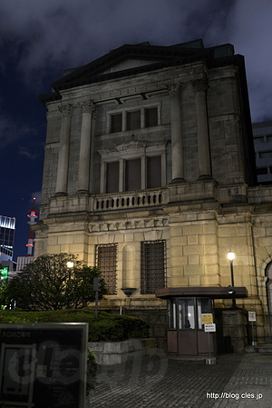 日銀本店 - 月明かりの日銀本店