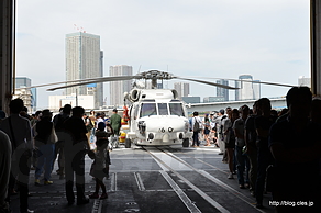 SH-60J ホワイトホーク （8260） - 晴海客船ターミナルで護衛艦ゆうぎりを見学