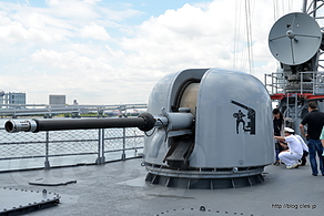 大砲 - トルコ海軍のフリゲート「ゲディズ」を見学