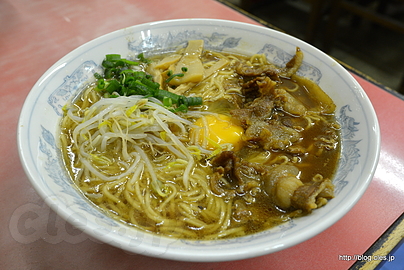 肉玉子入り大盛り - 萬里で徳島ラーメン