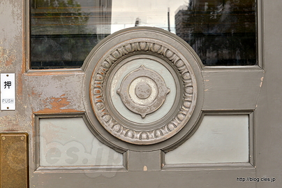 至る所に日銀の意匠が - 北のウォール街の中心だった日銀旧小樽支店