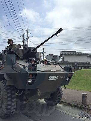 87式偵察警戒車 - 好天の総火演 教育演習 2015（市街地編）
