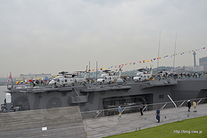 外からみた上部甲板 - FLEET WEEK 2015 in 大さん橋で「いずも」を見る