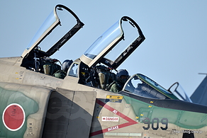 離陸に向かう RF-4 （57-6909） - 梅組最後の百里基地航空祭 2015 （ウェザーチェック～航過飛行編）