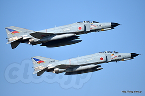 航過飛行をおこなう F-4EJ ファントムII （07-8434, 67-8388） - 梅組最後の百里基地航空祭 2015 （ウェザーチェック～航過飛行編）