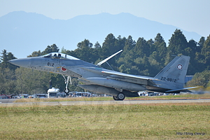 着陸する F-15 （22-8812） - 梅組最後の百里基地航空祭 2015（午後の機動飛行編 F-4, F-15）