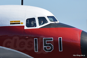手を振る YS-11FC（52-1151） - 秋晴れの入間航空祭 2015 （YS-11FC＆U-125～T-4編）