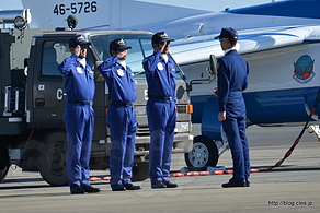 敬礼 - 秋晴れの入間航空祭 2015 （ブルーインパルス 離陸前編）
