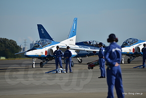 エプロンに戻ってきたブルーインパルスたち - 秋晴れの入間航空祭 2015 （ブルーインパルス 着陸後編）