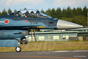 F-2（63-8538） タキシング - 秋晴れの入間航空祭 2015 （F-15＆F-2帰投～退場）