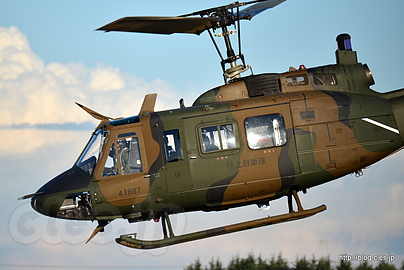 帰投する UH-1J（41897） - 秋晴れの入間航空祭 2015 （陸自機帰投編）