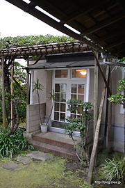 サンルームへの入口 - 千駄木の洋館 島薗邸の月１公開に行ってみた