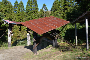 リフト到着地 - 奥養老バンガロー村行きの荷物用リフト