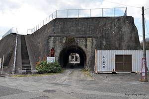 上部は津波避難場所として活用 - 江浦にある旧隧道（江ノ浦第二隧道）