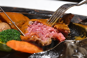 中はかなりレア - さわやかのげんこつハンバーグ