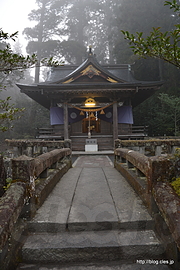 拝殿 - 朝霧の宇奈岐日女神社にお参り