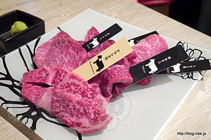 最高級熟成和牛5種盛り合わせ（クラシタ芯、ザブトン、本みすじ、トモ三角、特選ヒレ） - エイジング・ビーフで「塊肉」を食べる！