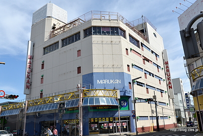 マルカンデパート外観 - マルカンデパート名物！180円の箸で食べるソフトクリーム