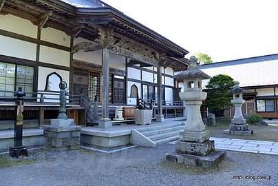 本堂 - 常堅寺のカッパ狛犬
