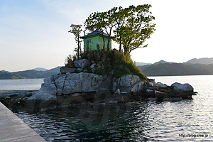 堤防側からの蓬莱島 - ひょっこりひょうたん島の「蓬莱島」に上陸