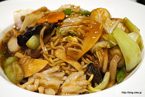 餡かけ焼きそば - UDX の盤古殿でゆっくりディナー