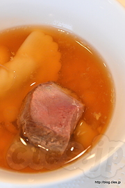 蓮根のロワイヤルコンソメ 鴨と洋葱を浮かべて - ヒルトン東京お台場の披露宴メニュー