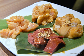 ホルモン四種盛り（上ホルモン、上牛ミノ、ギァラ、牛ハツ） - 北海道焼肉 ふらのでディナー
