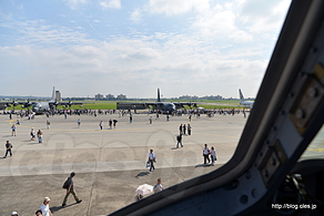C-17 Globemaster III （HH 55148） からの眺め - C-17 Globemaster III のコックピットを見学
