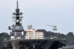DDH-183 いずもに着艦するSH-60K（22-8406） - ヘリコプター搭載護衛艦「いずも」と SH-60K