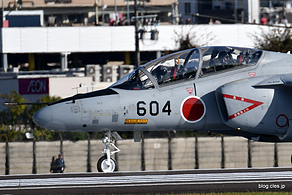 タキシングするT-4（66-5604） - オープニング（2016 岐阜基地航空祭）