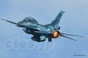 F-2（83-8133）のアフターバーナー - 飛行開発実験団の異機種小編隊（2016 岐阜基地航空祭）