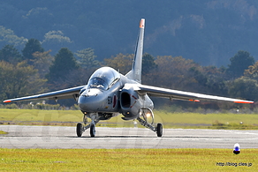 タキシングする T-4（66-5604） - 飛行開発実験団の異機種大編隊（2016 岐阜基地航空祭）