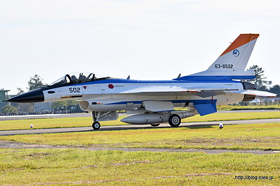 タキシングする F-2（63-8502） - 飛行開発実験団の異機種大編隊（2016 岐阜基地航空祭）