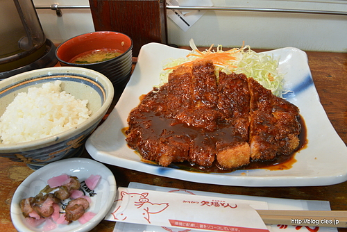 わらじかつ定食 - 矢場とんで名古屋名物みそかつを