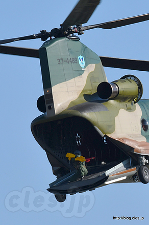 ハッチを開けて手を振る CH-47J（37-4489） - 入間航空祭 2016にいってきた（出発～CH-47J）