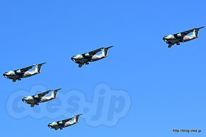 C-1 のデルタ隊形 - 入間といえば C-1 の編隊（変態）飛行（入間航空祭 2016）